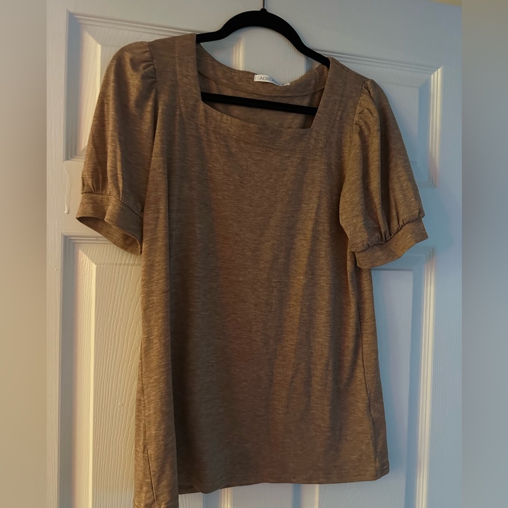 Adreamly square neck puff sleeve shirt